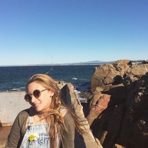 Meet your Posher, Emily